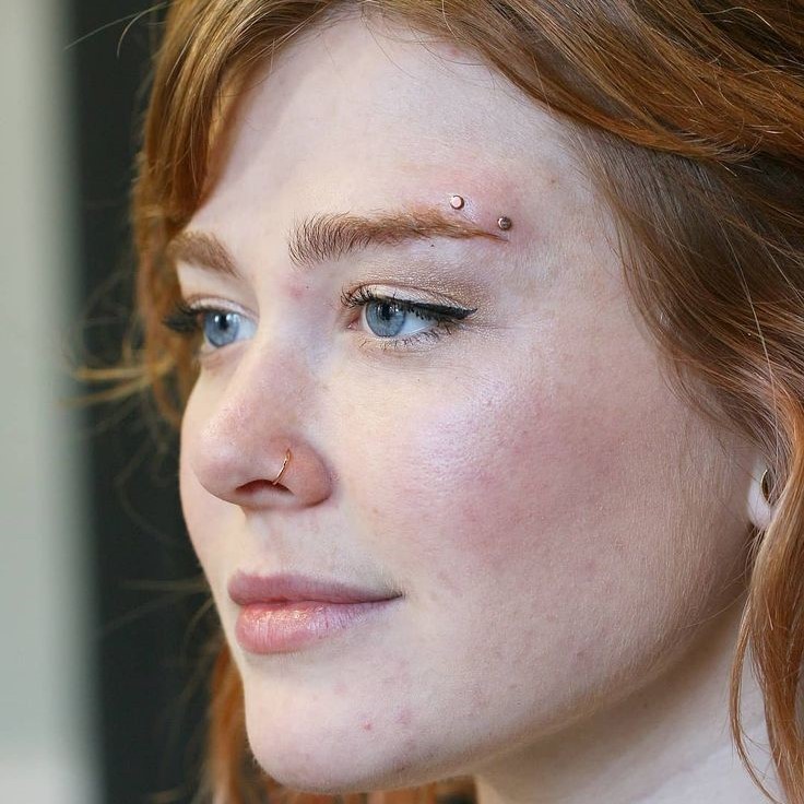 eyebrow piercing